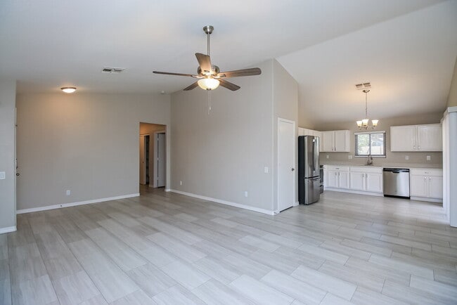 Photo - 1037 W 7th Ave