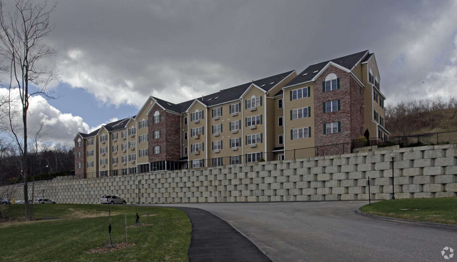 Center Hill Apartments - Center Hill Apartments