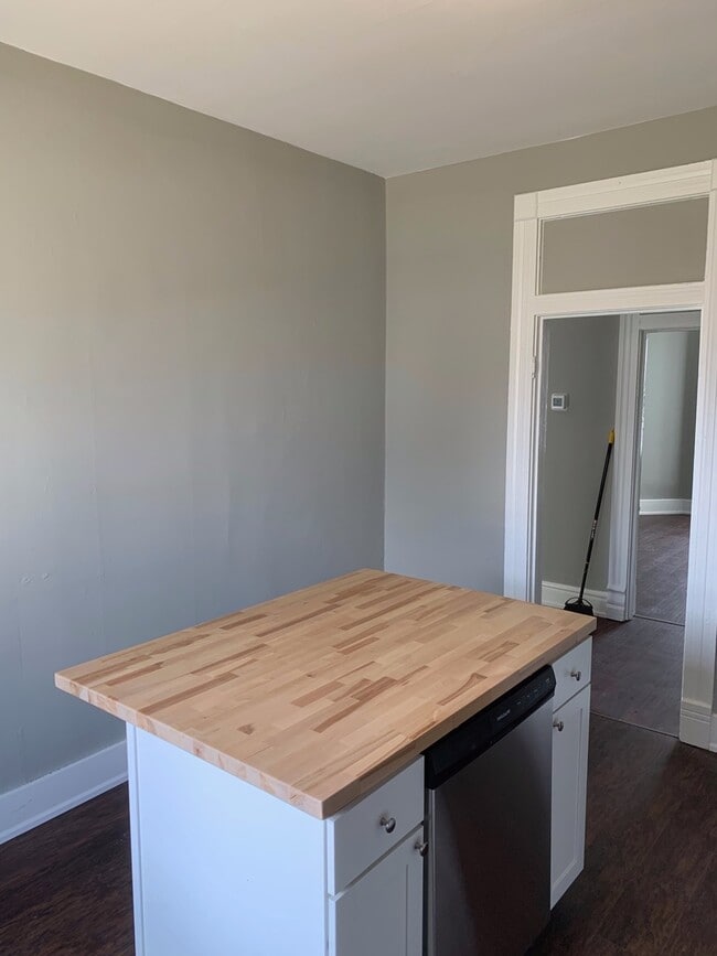 360 E Walnut St Unit 3