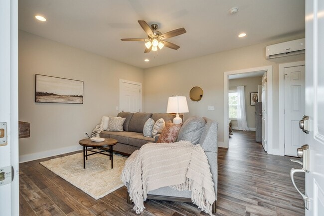 Photo - Beautifully Furnished Executive Home – Fle...