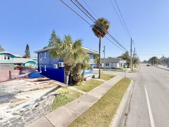 551 N Ridgewood Ave