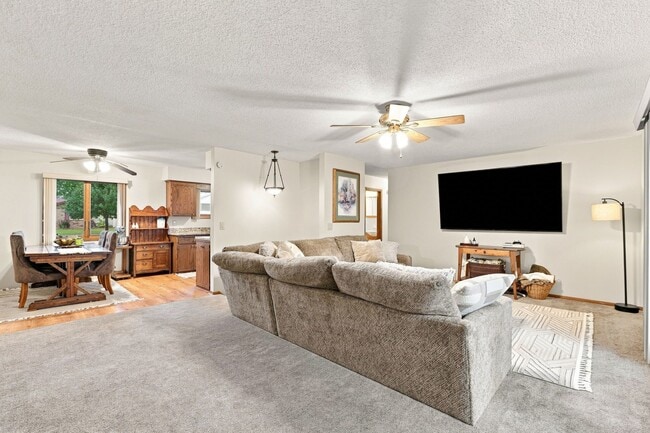 Photo - 4977 Zealand Ave N