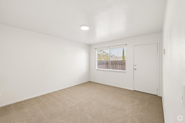 2BR, 2BA - 1,000SF - Bedroom