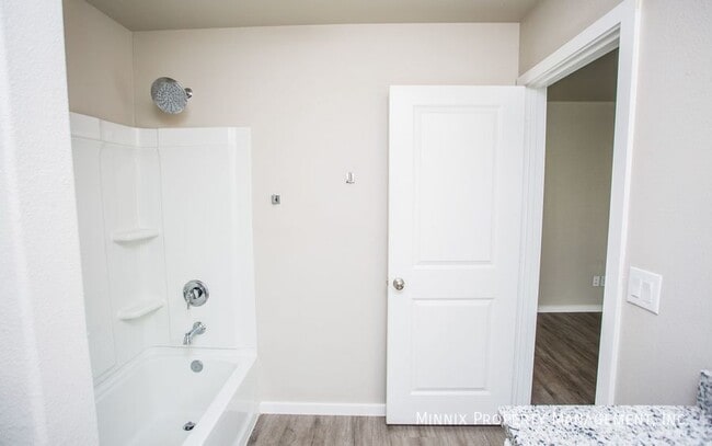 Photo - 2035 Kenwood Ave