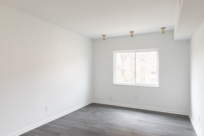 1BR, 1BA - 550SF - 320 Grafton Ave Apartments