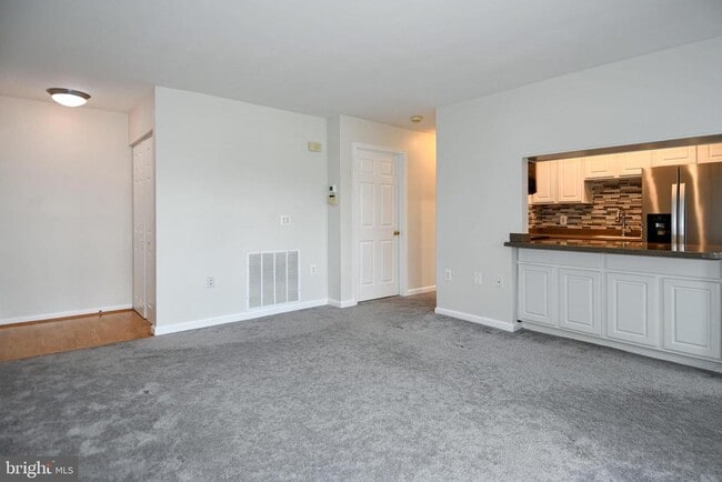 Building Photo - 114 Westwick Ct Unit 7 Rental