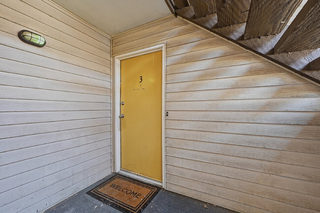 Photo - $1,220.95, $300.00 off the first month's rent, 1 Beds -  1 Bath, Condo in Lakewood with Shared Yard! Unidad 3