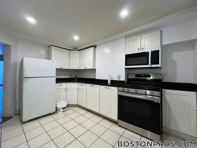 848 Huntington Ave Unit 2