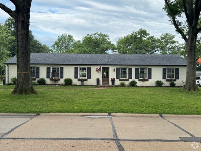 Building Photo - 1715 Pine Hill Dr Rental