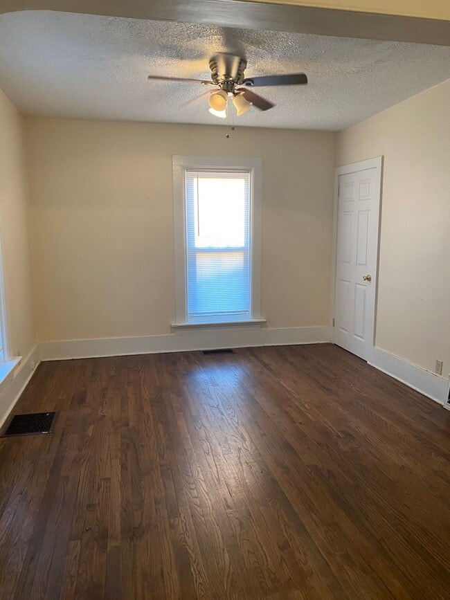 Photo - 174 Market St
