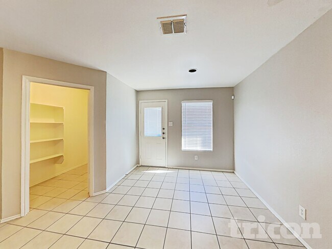 Photo - 1412 Royal Meadows Tr