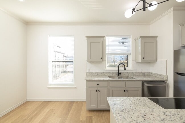 Photo - 1137 N Leverett Ave Unit #201