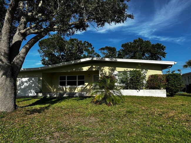 Photo - 2447 Baywood Dr W House