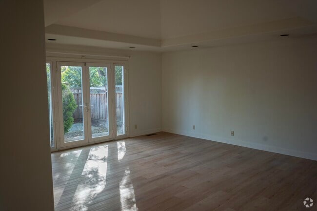 Building Photo - 1298 Sandra Dr Rental