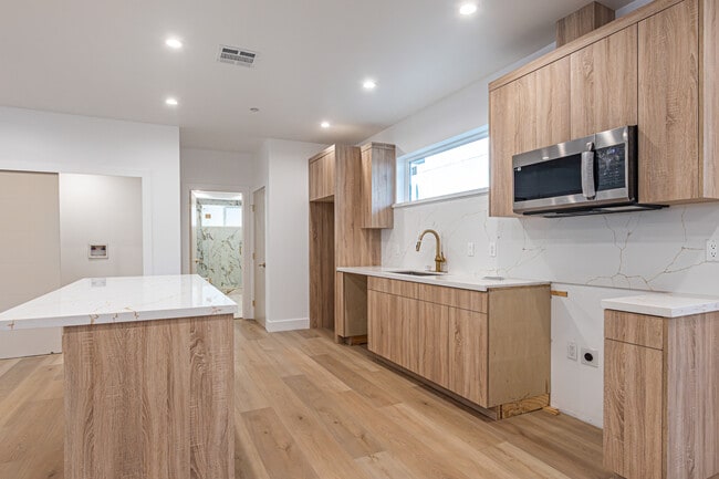 Photo - 242 N Dillon St