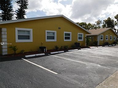 Photo - 5962 NW 19th St Unidad 3