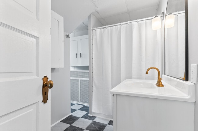 Building Photo - 345 McAlpin Ave Unit 3 Rental