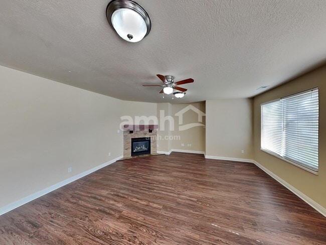 Photo - 865 Southhampton Dr