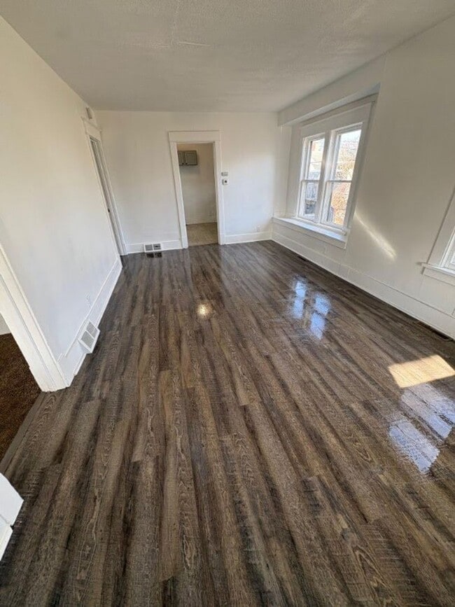 Photo - 1222 E 4th St