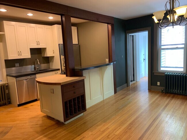 Building Photo - 253 Park Ave Unit Park Ave.