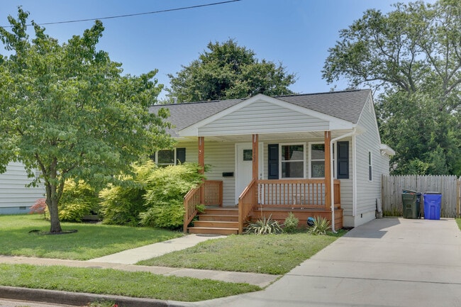 Building Photo - 1405 Baychester Ave