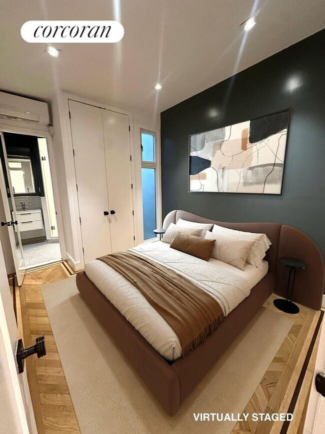 Photo - 324 W 47th St