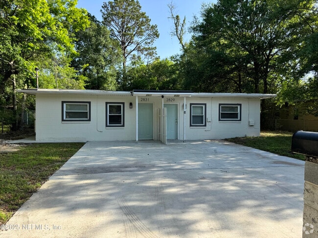 Building Photo - 2831 W 6th St Rental