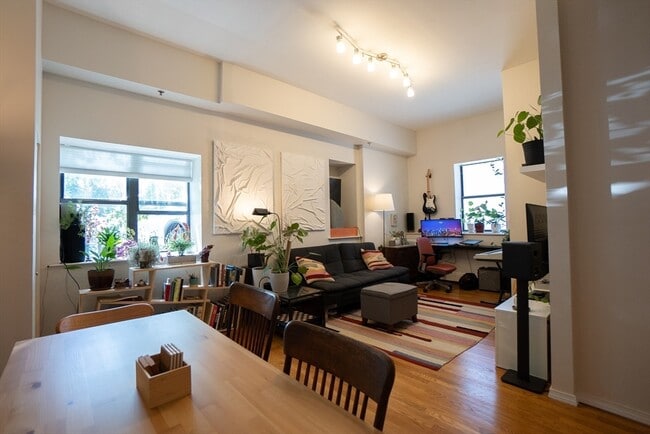 Building Photo - 69 Harvey St Unit 2 Rental