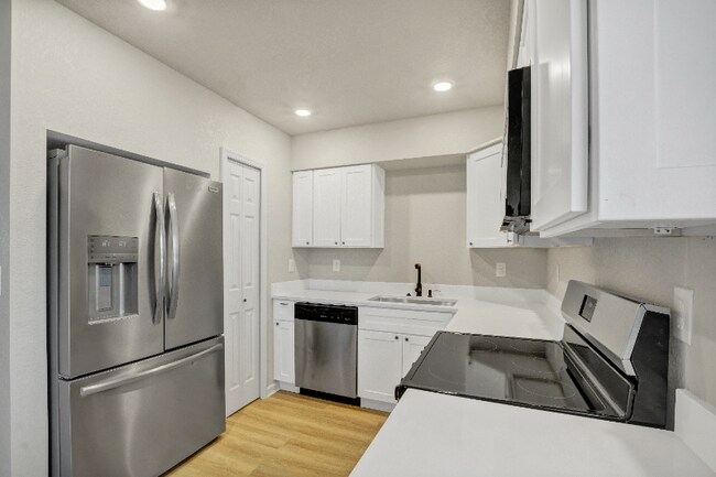 Photo - 739 Ellerbe Way