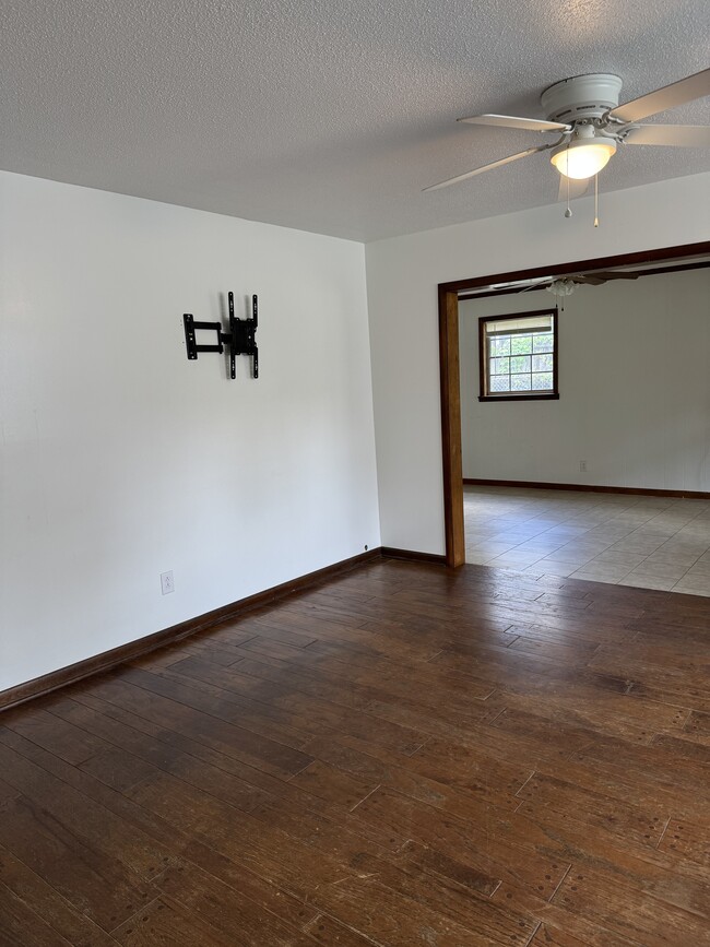 Photo - 114 Fairview Ln