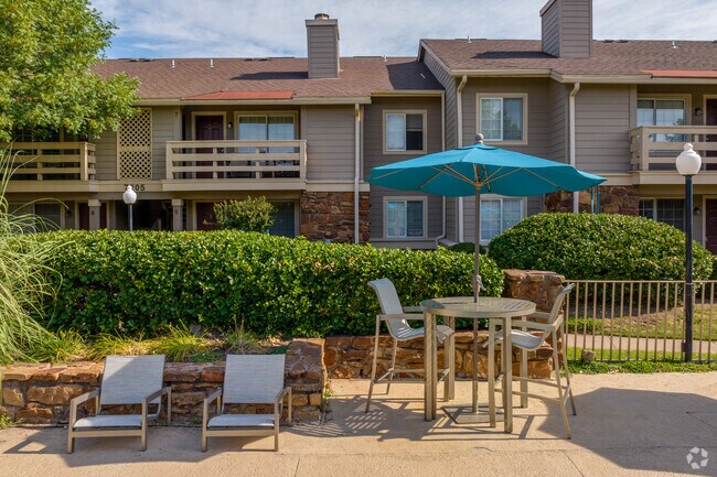 Área de piscina estilo centro turístico - Chardonnay