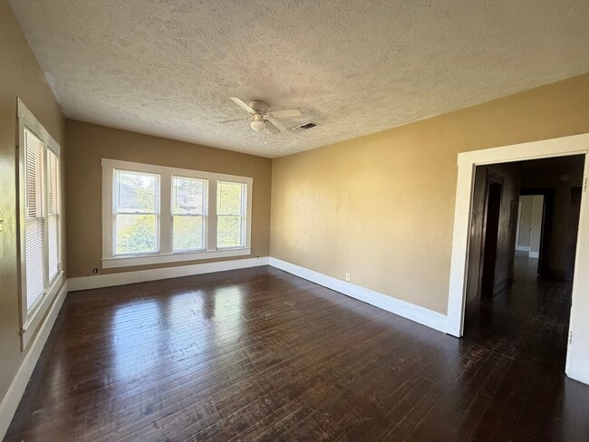 Photo - 4 bedroom 2 bath house!