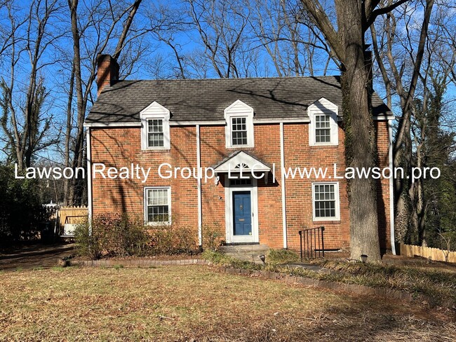 Charming Brick Colonial in South Roanoke - Charming Brick Colonial in South Roanoke Casa