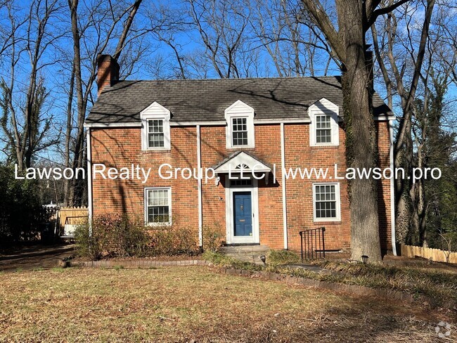 Building Photo - Charming Brick Colonial in South Roanoke Rental