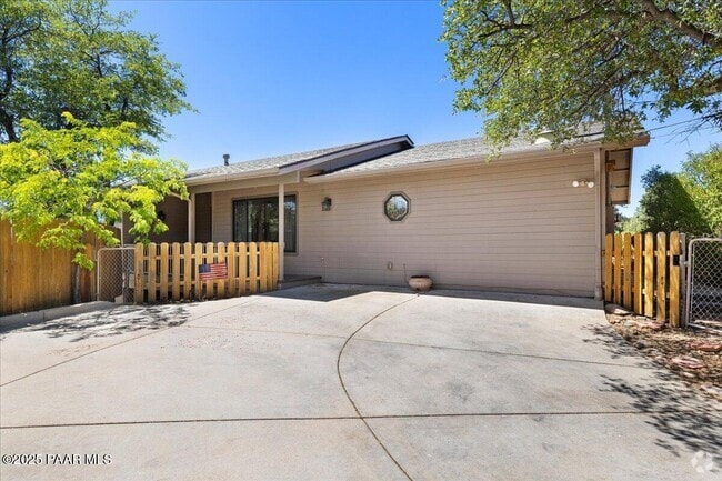 Building Photo - 1844 Foothill Dr Rental