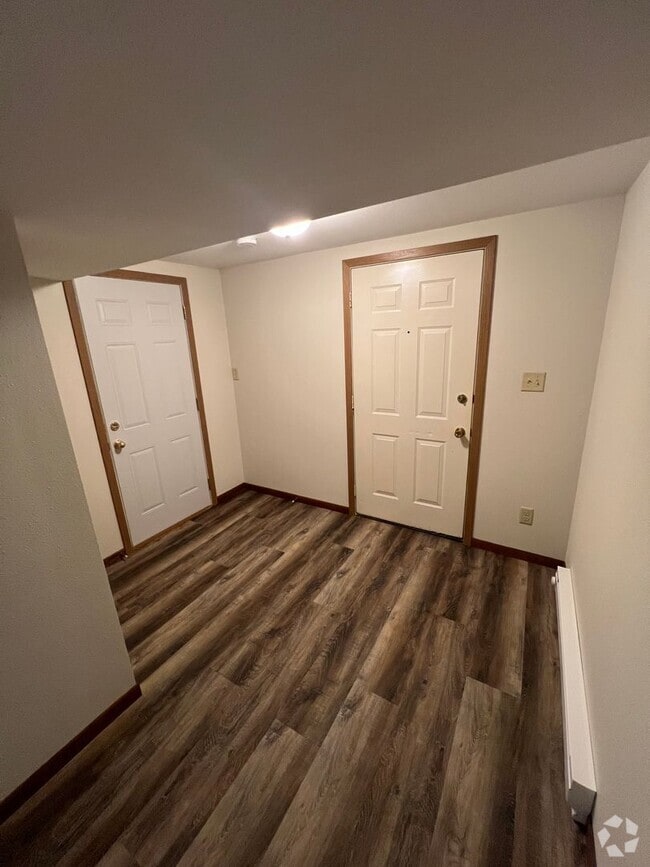 Building Photo - 2023 11th Ave N Unit 2023 1/2 Rental