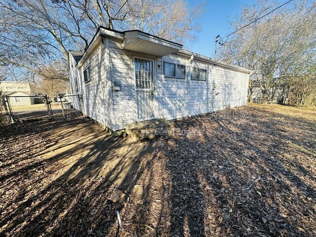 Photo - 1706 Combs St