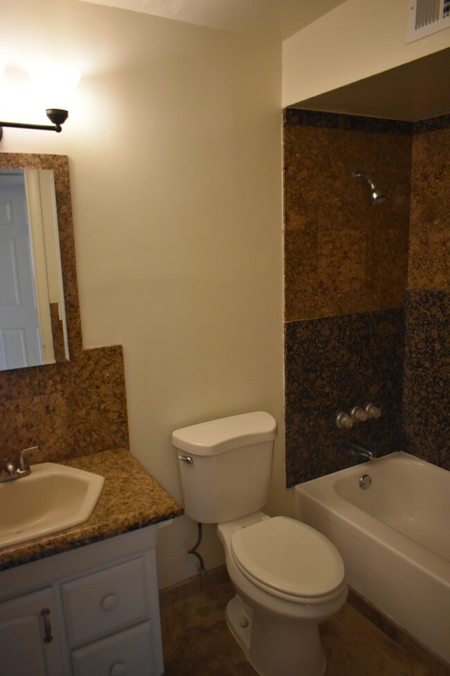 Photo - 3645 E 32nd St