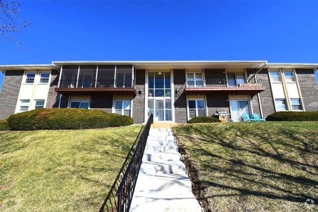 Building Photo - Creve Couer CONDO!
