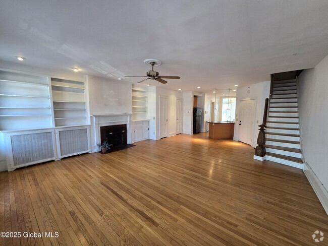 Building Photo - 94 Chestnut St Rental