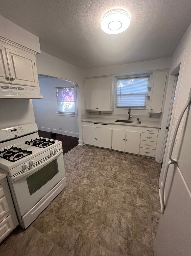 Photo - ADORABLE 2 BEDROOM HOME!!