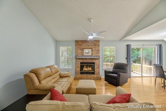 Photo - 1835 Folkstone Rd