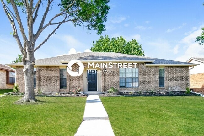 Building Photo - 4 Bedroom Pet-Friendly Home in Mesquite, TX with Main Street Renewal