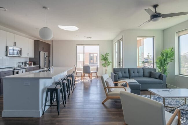 Building Photo - 701 W Rio Salado Pkwy Rental