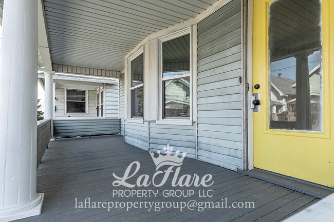 Photo - 631 Clark St