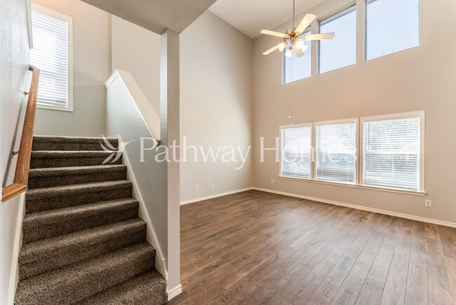 Photo - 212 Hereford Dr