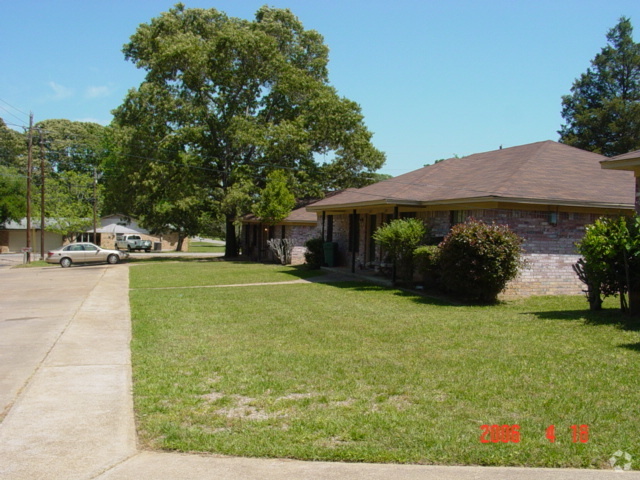 Building Photo - 2317 Briarwood Dr Rental