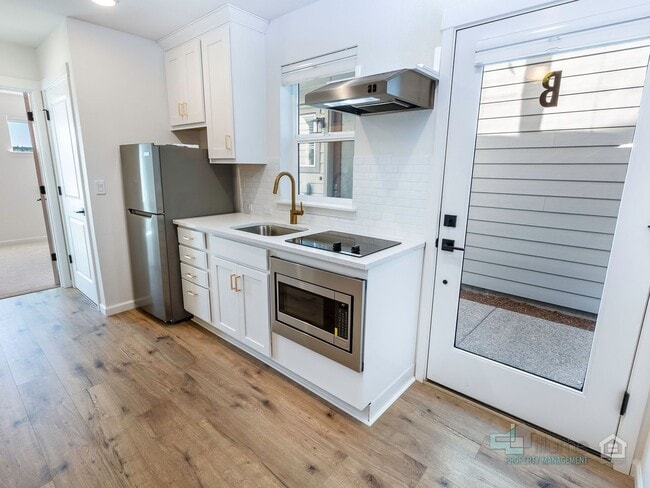 Photo - 8331 SE Kinnaman St Apartment Unit B