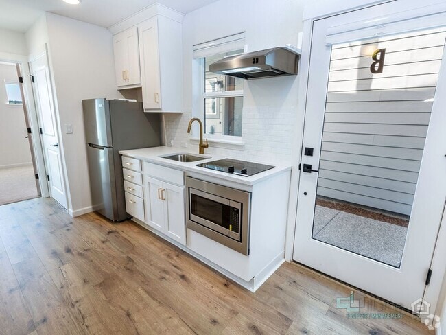 Building Photo - 8331 SE Kinnaman St Unit B Rental