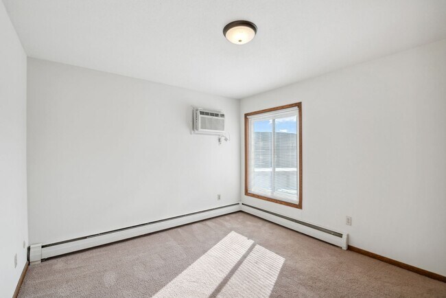 Photo - Rose Mall Apartments